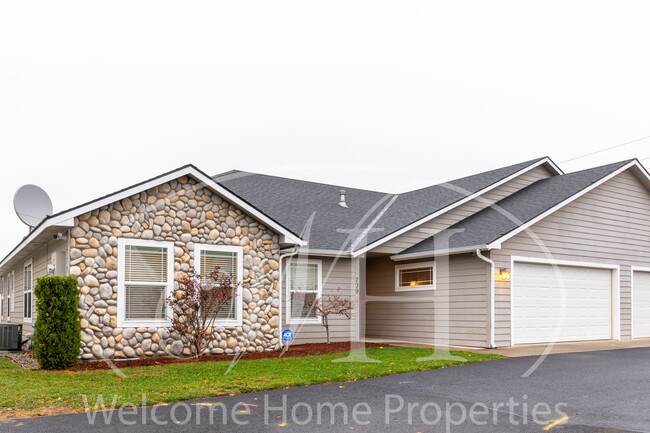 Primary Photo - Spacious Home with Vaulted Ceilings