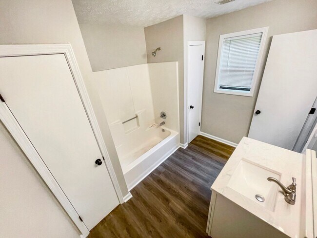 Building Photo - Powder Springs - 3BR - Fully Renovated