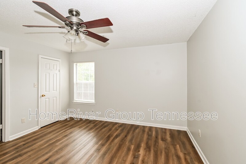 Building Photo - 7007 Village Ln