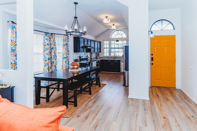 Building Photo - "Well-maintained 4-Bedroom Gem with 2 Full Baths and a Fireplace in Desirable Harker Heights Neig...