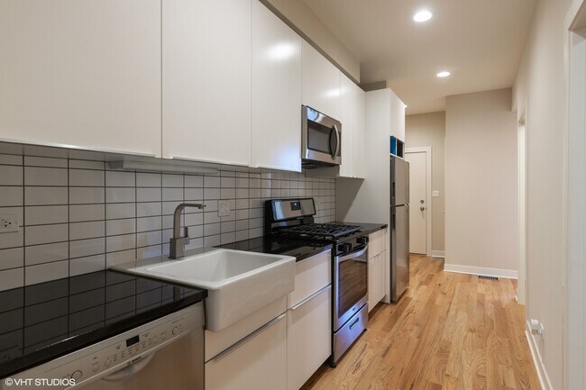 Building Photo - 120 E 57th St