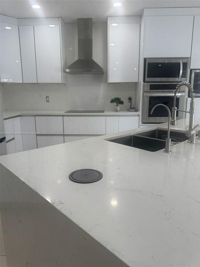 Building Photo - 3521 W 86th Terrace