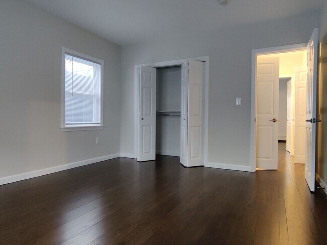 Building Photo - Coolidge Corner Area of Brookline. In-Unit Washer and Dryer, Heat, Hot Water Included, Bonus Room