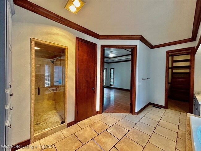 Building Photo - 1808 Oak Forest Dr