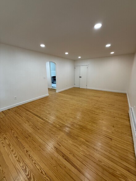 Living Room/DR combo - 5 Park St