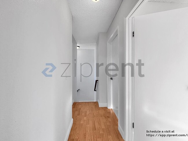 Building Photo - 320 Barbara Ln