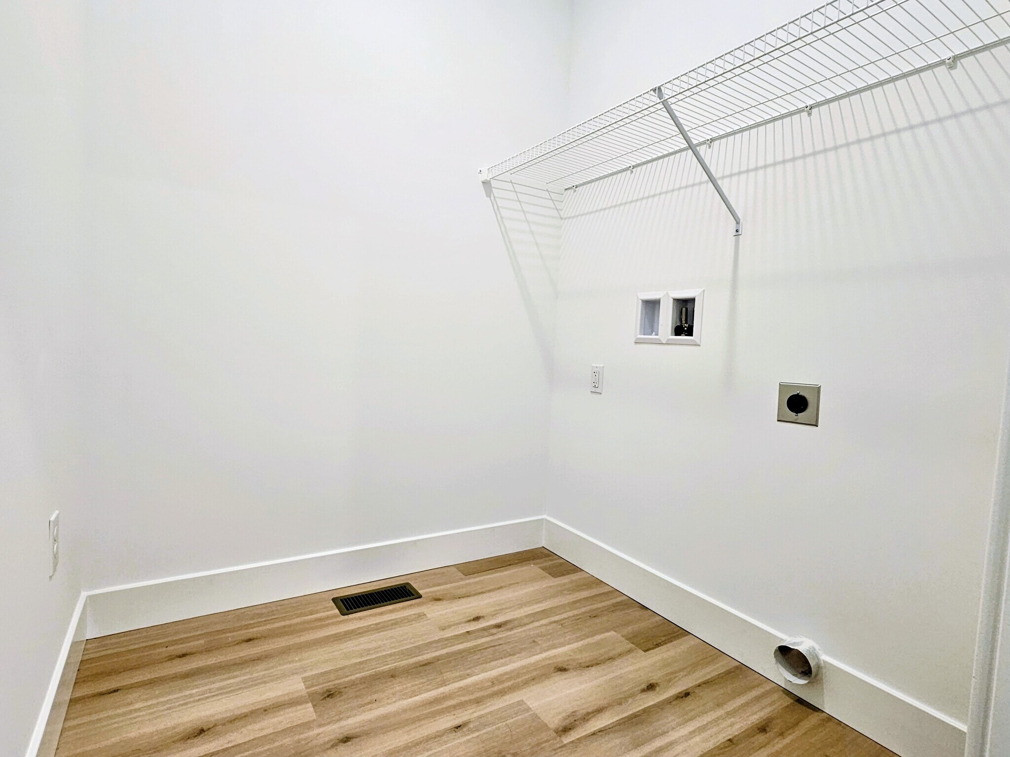 Building Photo - 398 Hensley St