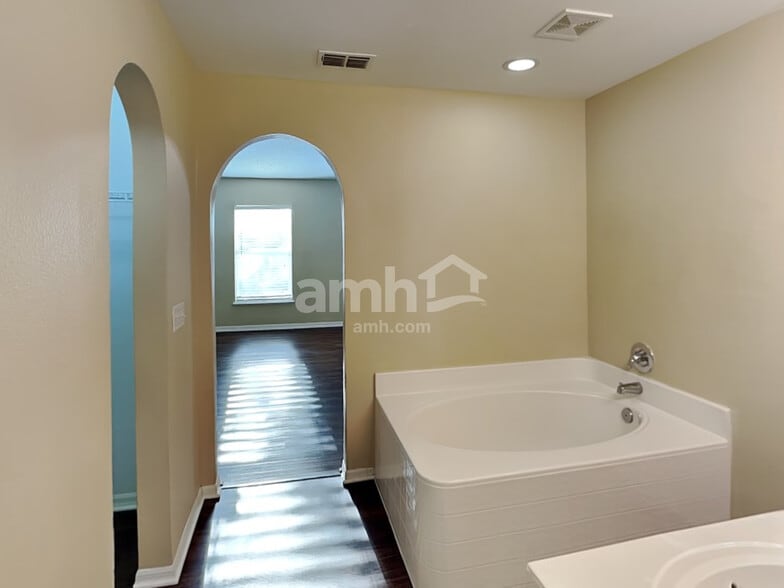 Building Photo - 12916 Parkington Dr