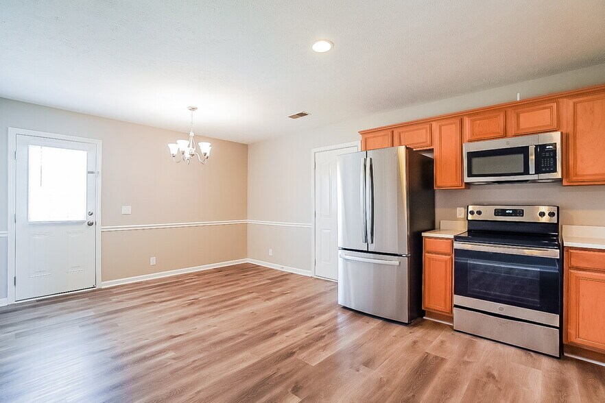 Building Photo - 705 Tot Dr