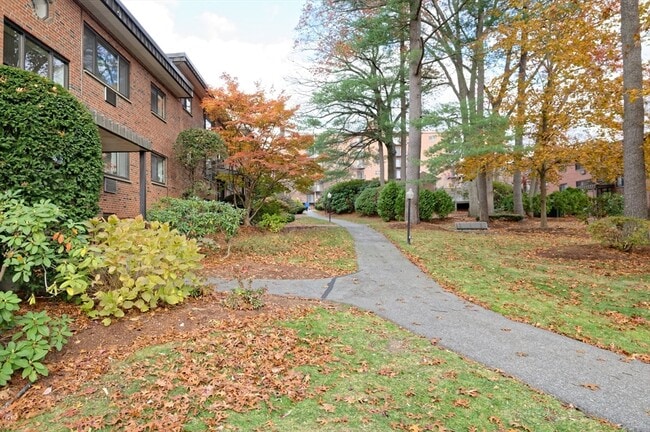 Building Photo - 1325 Worcester Rd