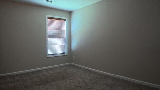 Building Photo - 3440 Kentwater Dr