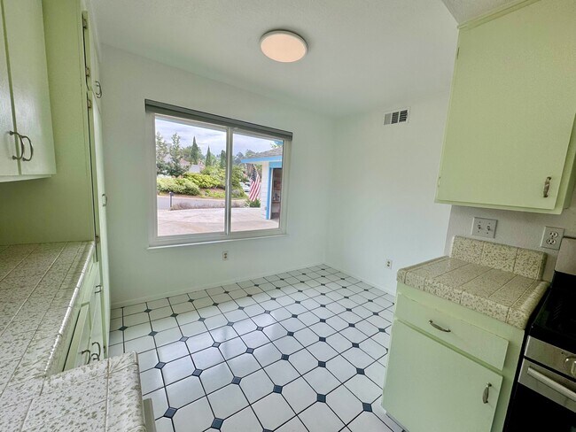 Building Photo - 2027 Fuerte Ln