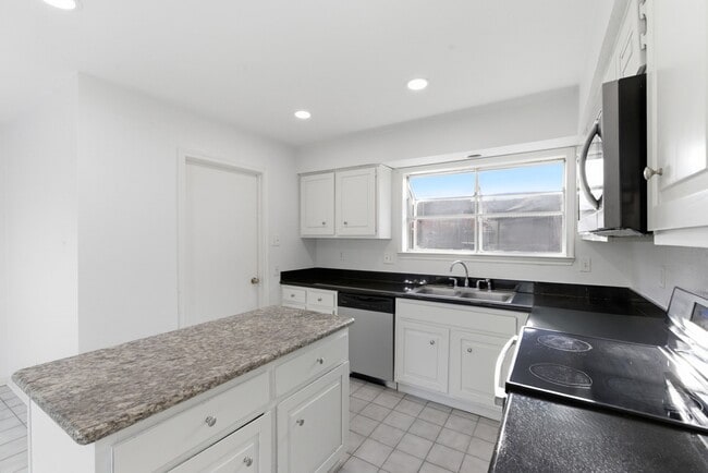 Building Photo - 506 Willow Wisp Cir