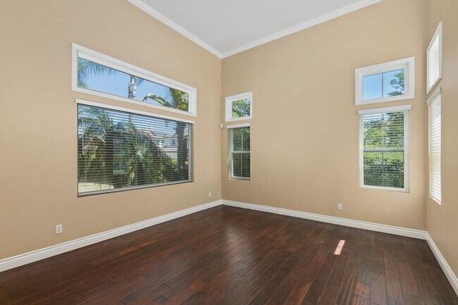 Building Photo - Paseo Del Sol, 5 br/3 ba House, 2-Story, 3 car gar, yard, corner house, gardener, granite, hardwo...