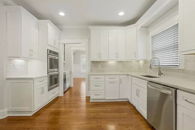Building Photo - 3226 Cates Ave NE
