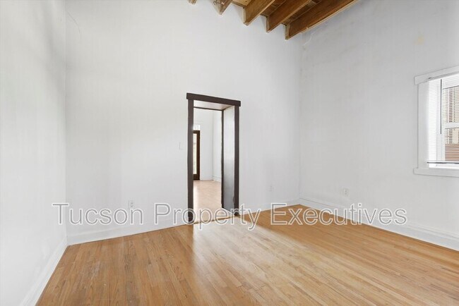 Building Photo - 837 S 8th Ave