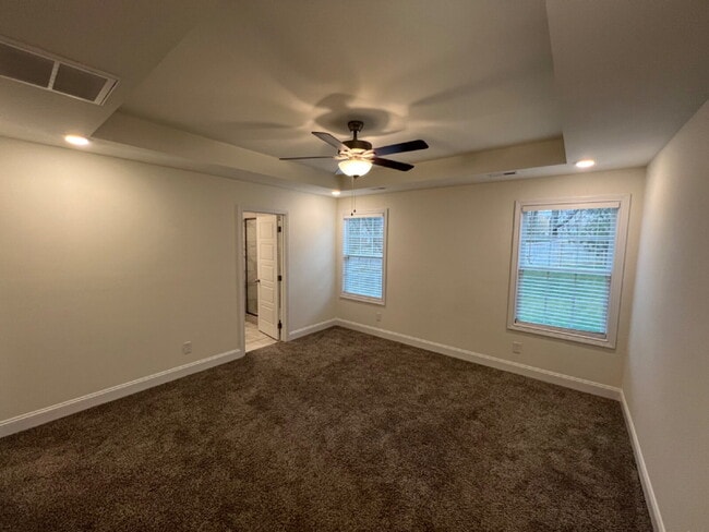 Building Photo - 811 Lillian Grace Dr