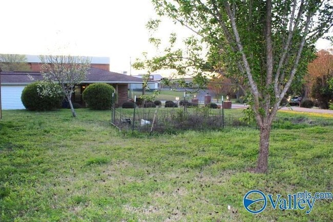 Building Photo - 641 Guntersville Rd