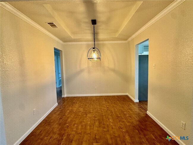 Building Photo - 3303 Solomon Dr