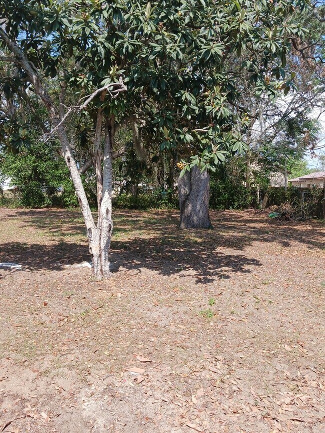 Building Photo - Charming 3 Bedroom, 2 Bathroom Home for Re...