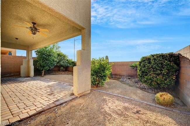 Building Photo - 985 Pebble Lake St