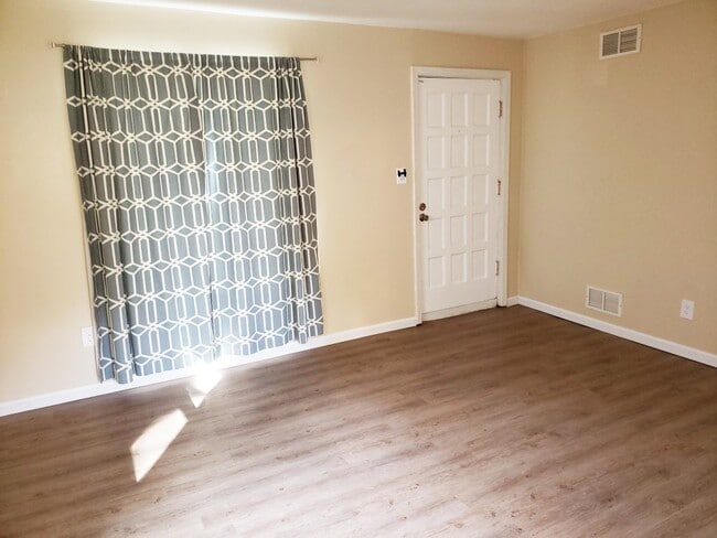Building Photo - 2803 Normandy Rd