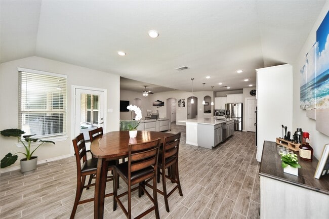 Building Photo - 25119 Sundance Park Ln