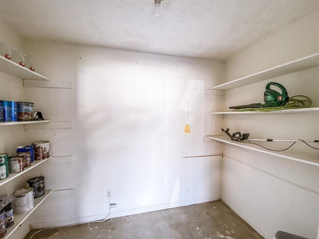 Building Photo - 122 Livingston Cir