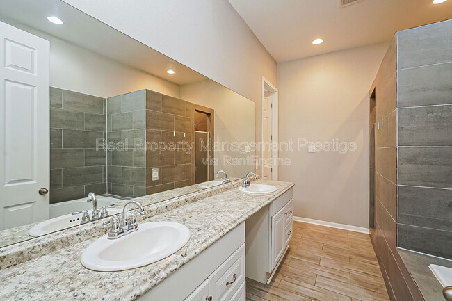 Building Photo - 10212 Carmencita Way