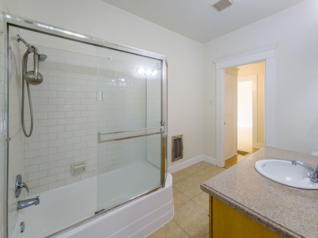 Building Photo - 126 E Garfield Ave