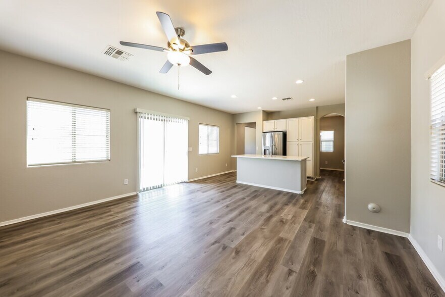 Building Photo - 14180 W Country Gables Dr