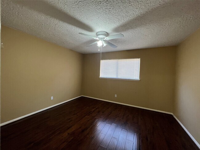 Building Photo - 28801 Holly Hill Dr
