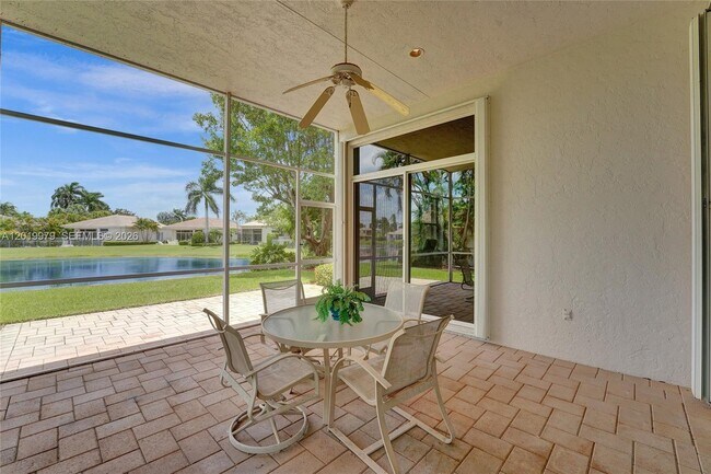 Building Photo - 2525 Bay Pointe Ct