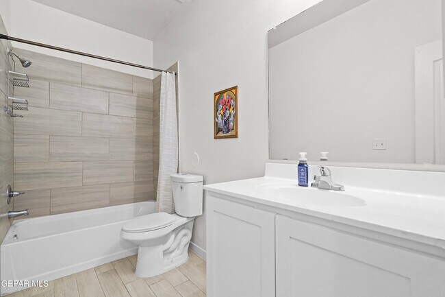 Building Photo - 14761 Mike a Mendoza Ave