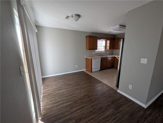 Building Photo - 840 Ash Ct