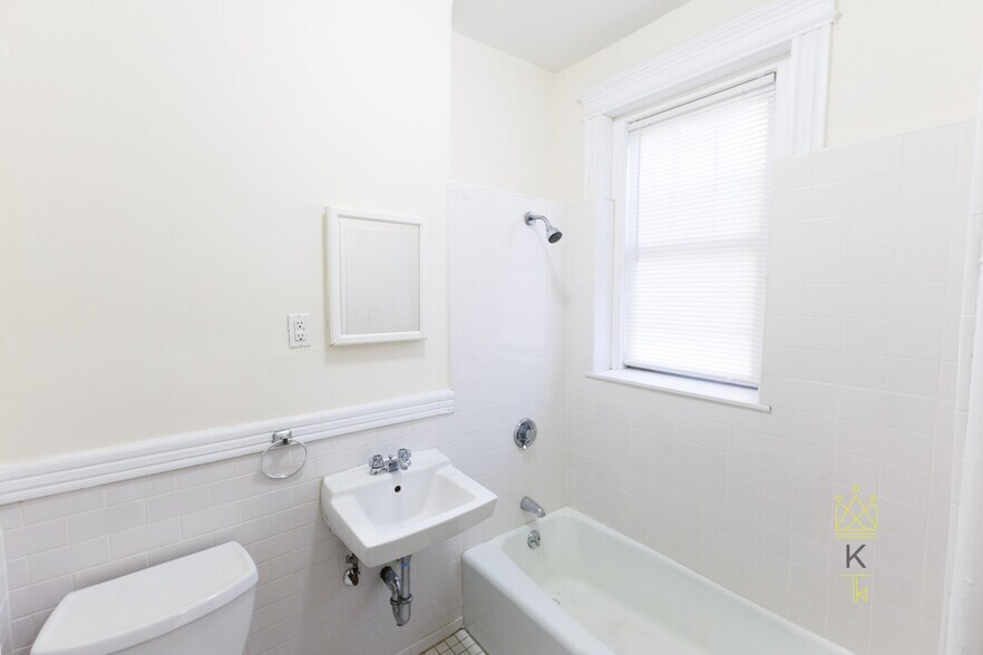 Building Photo - 27 Park Dr