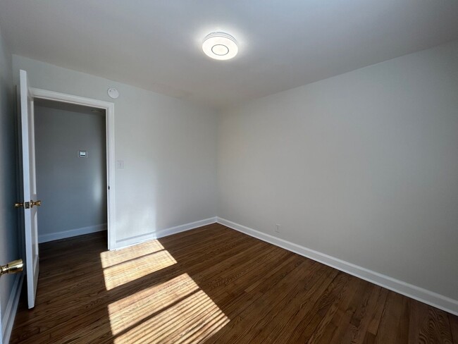 Building Photo - One Level newly renovated  3 bedroom 1 bat...