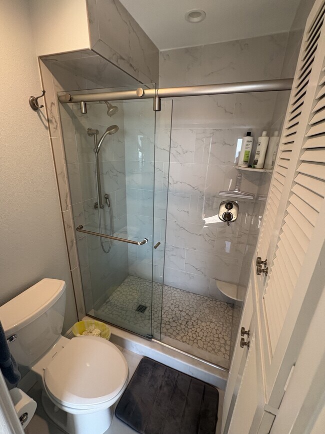 Building Photo - 333 The Esplanade N