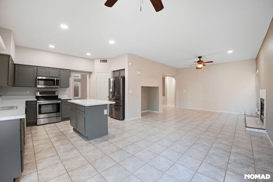 Building Photo - 16626 S 15th St