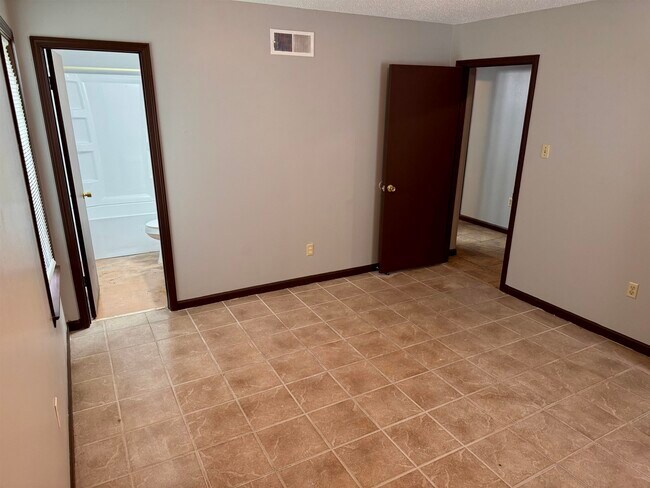 Building Photo - 3084 Greenbranch Dr