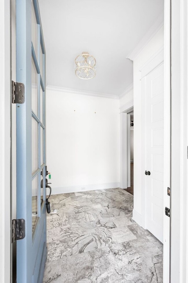 Building Photo - Stunning 5BE/4.5BA home nestled in the hig...