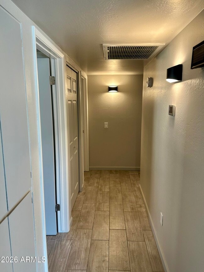 Building Photo - 116 W Loma Vista Dr