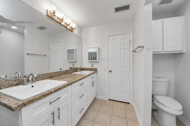 Building Photo - 14623 Cypress Cottage Ct