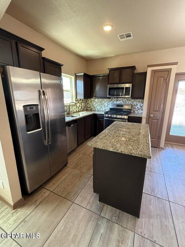 Building Photo - 4941 Ruben Soto