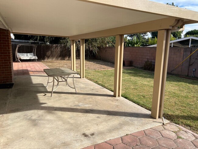 Building Photo - 3 Bed 2 Bath Home!