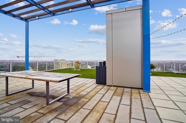 Building Photo - 930 Rose Ave