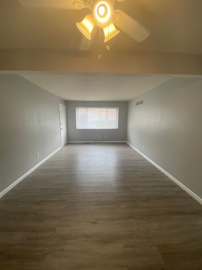 Building Photo - Updated 2 Bed 1 Bath in Florissant