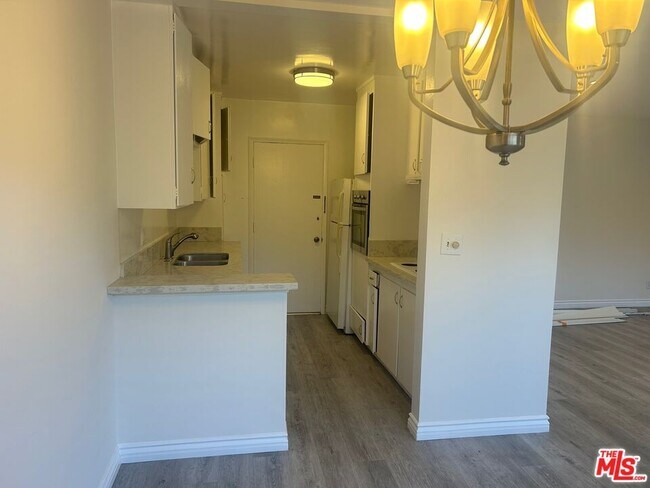 Building Photo - 1440 Reeves St