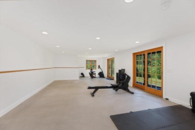 Building Photo - 662 Hurricane Rd