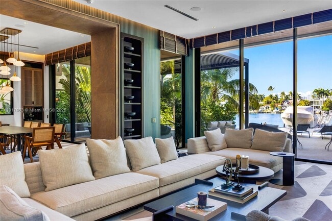 Building Photo - 200 W Rivo Alto Dr